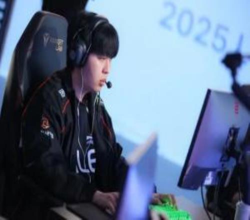 Kanavi：之前我的趙信在前期從來沒崩過，只出巨型九頭蛇