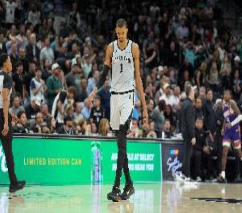 文班：球队氛围融洽状态积极大家都清楚各自定位打得很自如