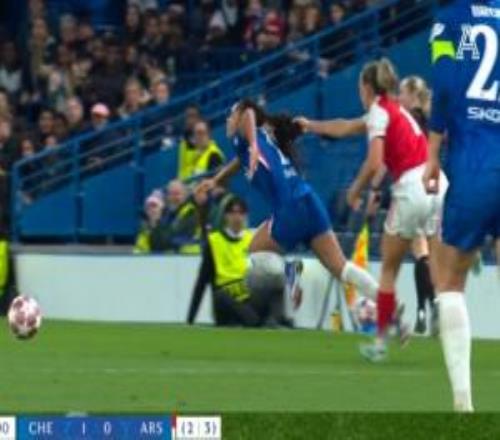 拉扯頭發(fā)不吃牌！藍(lán)軍女足遭槍手淘汰，主帥抗議：還要VAR干什么