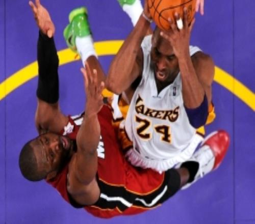 巔峰對科比不落下風！韋德與科比的差距遠小于科比與喬丹的差距