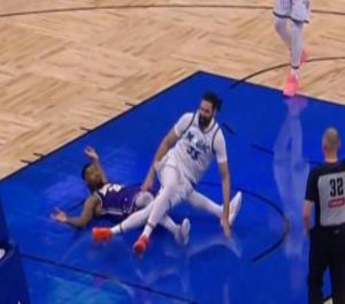 季后賽關(guān)鍵角色！連續(xù)傷缺6場(chǎng)的斯瑪特是被比塔澤重坐導(dǎo)致傷缺至今