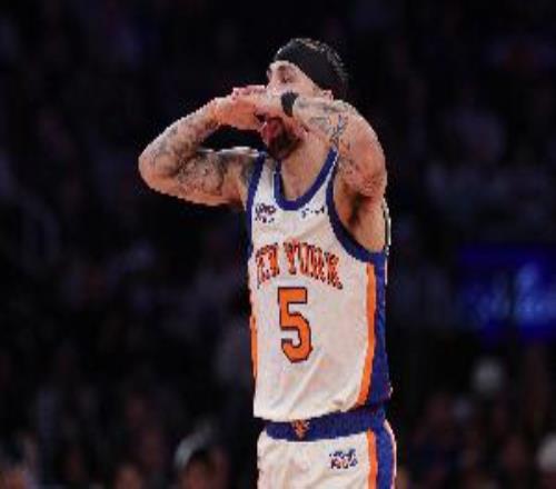 頂替布倫森首發(fā)效果不錯！阿爾瓦拉多12中6得15分4板4助2斷1帽