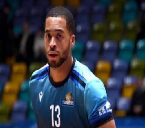 沈阳日报：辽篮第8名外援杰登勒迪抵达沈阳近期将代表球队出战