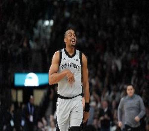 哈珀：凯尔登对我们的贡献非常大他全力以赴对我们再好不过了