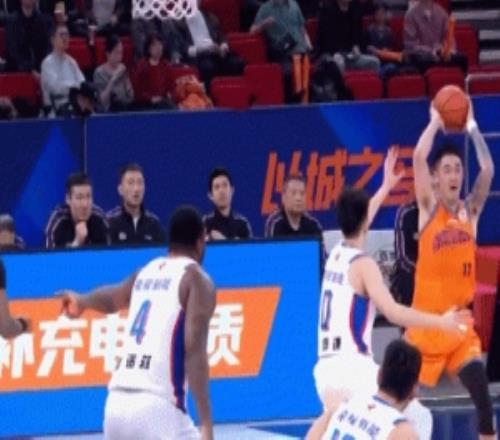 予取予求！懷特塞德屢次殺入籃下雙手掛筐重扣天津無人能擋