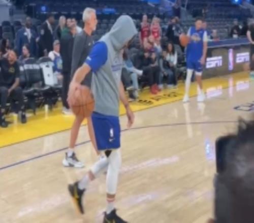 又來(lái)賽前熱身啦！小吧賽前見到庫(kù)里狀態(tài)不錯(cuò)目標(biāo)下場(chǎng)打火箭復(fù)出