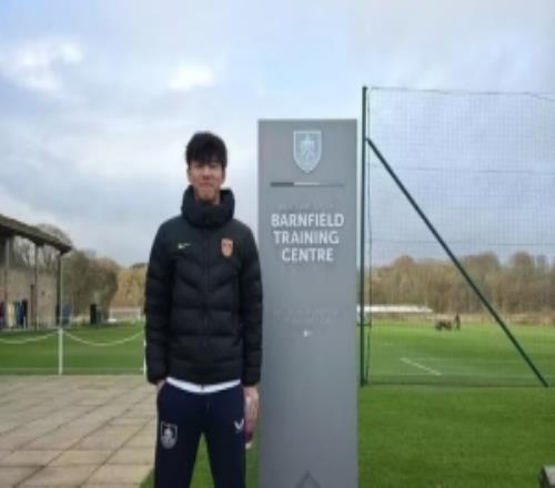 苗原：能力和經驗上張家鳴沒有優勢，被考慮的原因是英語好束縛小