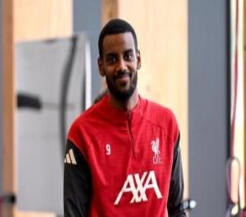 即將傷愈復(fù)出！伊薩克以新造型回歸利物浦，留起了絡(luò)腮胡