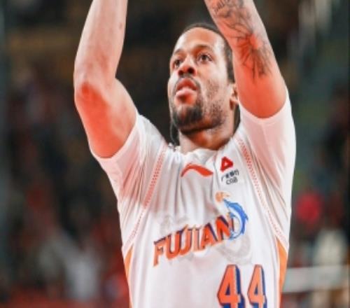 外援双枪！布里斯科12中7砍28分9板7助3断皮特森拿到20分5板5助