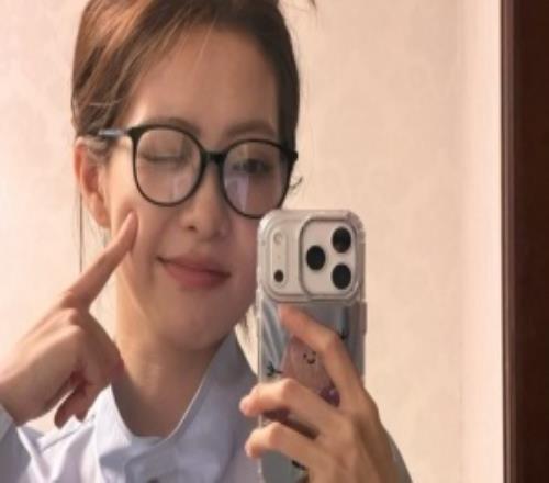 主持希然曬照：復(fù)制粘貼一下