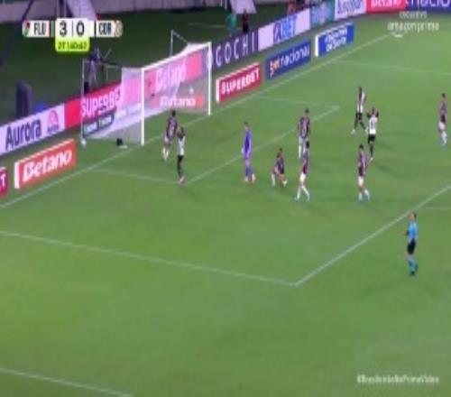 這隊(duì)太有活了...林加德巴甲首秀踢丟單刀隊(duì)友當(dāng)裁判面抓下體染紅