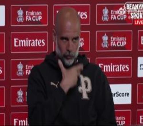 記者：你的胡子很不錯(cuò)，瓜迪奧拉：從你那復(fù)制粘貼過(guò)來(lái)的