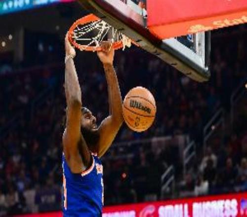 吃餅護(hù)筐很猛！米切爾羅賓遜7中7拿下17分11板2斷1帽5前場板