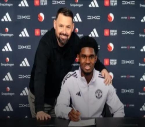 曼聯官方：續約19歲后衛卡馬森至2028年，俱樂部有續約1年選擇權