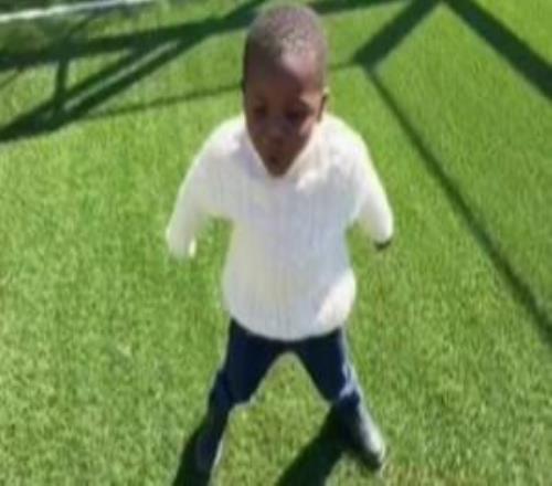 慶祝動作從小抓起！亞馬爾教弟弟做C羅的標志性“SIU”慶祝