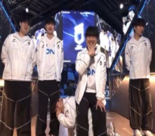 抽象狠活對陣NS賽前DNS騎著打野pysoik出場