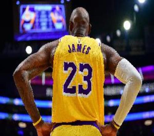 东里伤缺！湖媒：2018年季后赛的詹姆斯足以扛起整支球队我信你