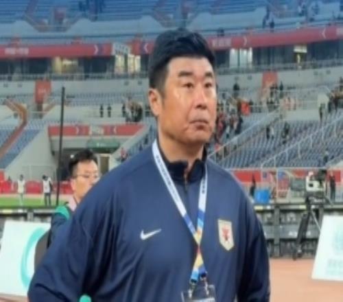 泰山队遭遇两连败,赛后谢场韩鹏一脸严肃