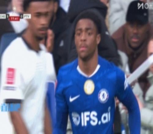 寄予厚望！70血洗維爾港，切爾西17歲小將麥昆迎一線隊(duì)首秀