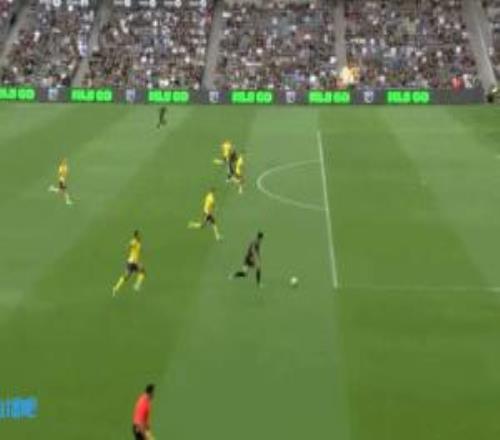 開場7分鐘領(lǐng)先，孫興慜傳中造對手烏龍