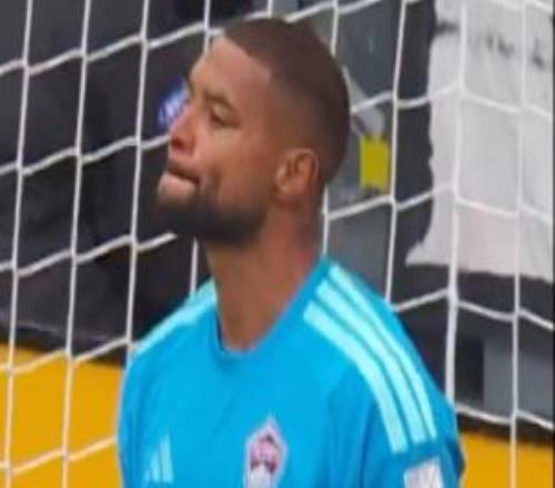 超級烏龍！美職聯(lián)后衛(wèi)朝自家禁區(qū)解圍，斯特芬沒能停下致烏龍