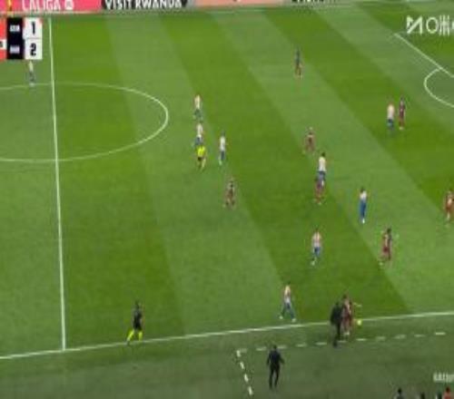 再起爭執(zhí)！西蒙尼抗議并與費蘭爭搶皮球，被裁判出示黃牌