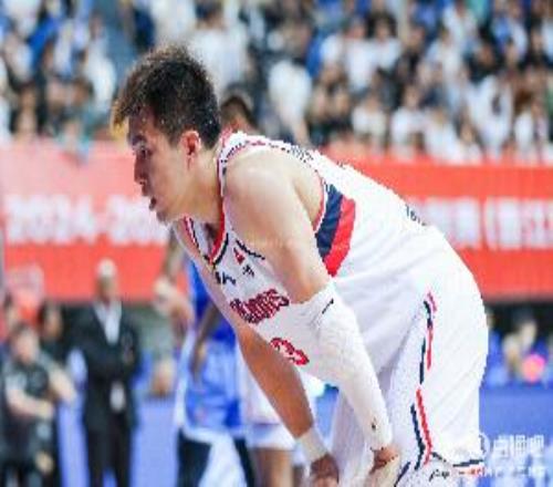 黑透了的一年！郭艾倫3月初遭膝蓋重傷賽季報(bào)銷(xiāo)今又被詐騙近千萬(wàn)