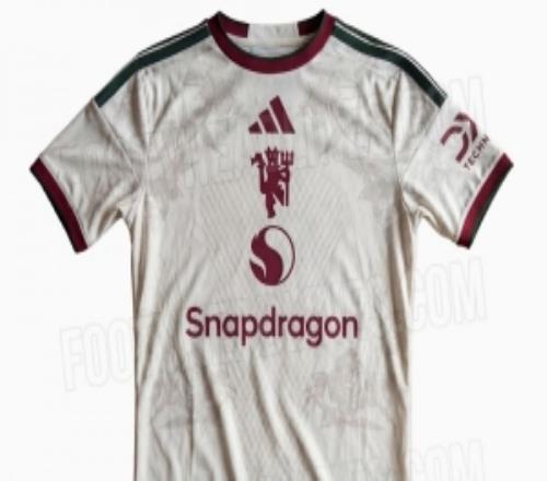 曼聯(lián)新賽季第三球衣諜照：米白色主色調(diào)，設(shè)計靈感源于蘭開夏玫瑰