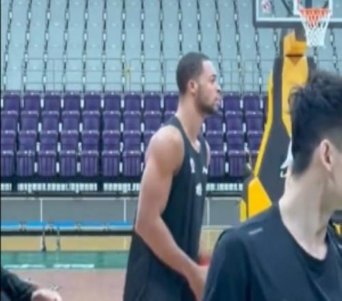 新外援！杰登萊迪已經(jīng)隨隊進行隊內(nèi)訓練今日球隊主場打四川