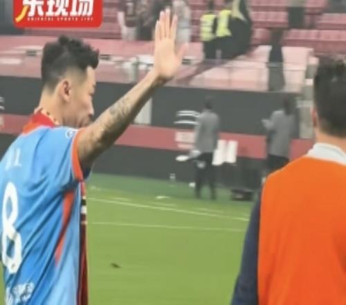 重情重義！徐新向老東家海港球迷謝場時(shí)落淚