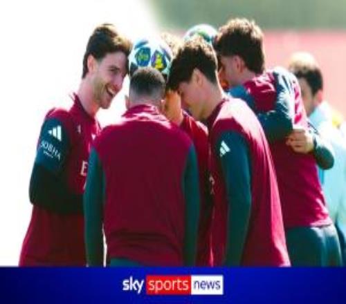 心態積極！阿森納訓練中玩起趣味小游戲，四個人頂著一顆球跑