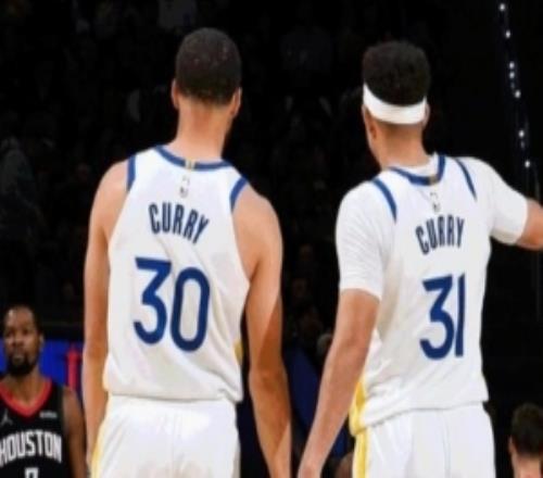 終于等到了！庫里兄弟首次同時登場勇士官推曬圖留念