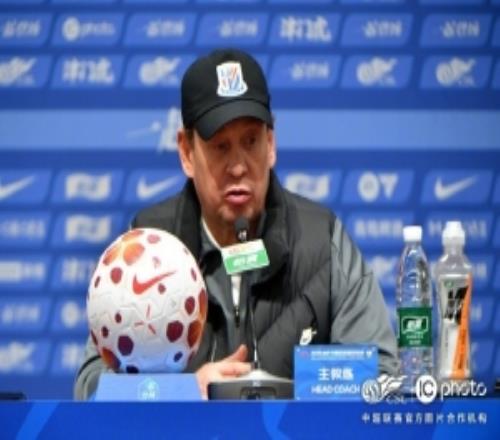 斯卢茨基赛后:特别表扬今天替补登场的队员,他们的表现非常出色