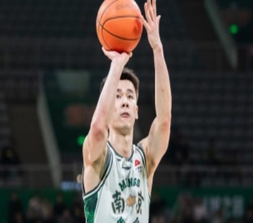 侵略性極強(qiáng)！郭昊文半場出戰(zhàn)17分鐘10中8高效砍下21分3板！