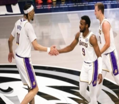 湖媒談殘陣紫金輸球：弗拉格&獨(dú)行俠都能打爆你們了總要等下賽季