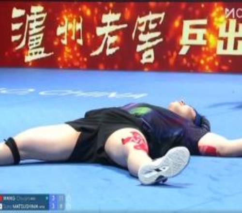 捍卫男乒荣耀！王楚钦夺冠后倒地捂脸庆祝，怒吼释放压力！