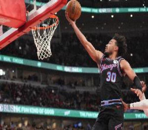 发动机！特雷琼斯半场7中6高效砍15分5助攻次节5中5砍11分