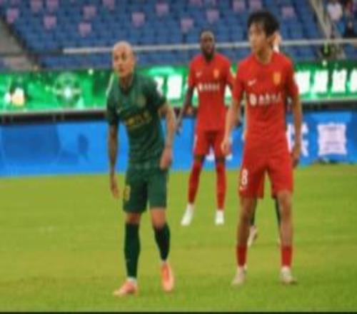 浙江發(fā)布比賽日視頻，上半場李鎮(zhèn)全疑似在身后辱罵米特里策