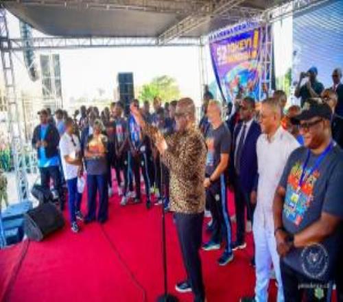 時隔52年再進世界杯！民主剛果總統(tǒng)：每名球員獎勵一套房和一輛車