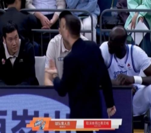 很不滿！寧波替補(bǔ)席瘋狂投訴判罰總經(jīng)理劉家成被裁判直接驅(qū)逐