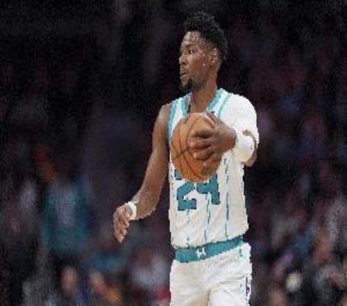 表现失常！米勒15中3仅拿7分6板3助1断后三节7中0未得分