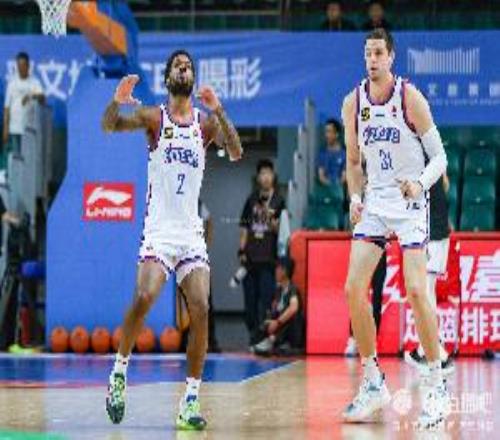 雙外發(fā)力！大衛(wèi)詹姆斯&哈姆雷特合計(jì)25中16砍下46分