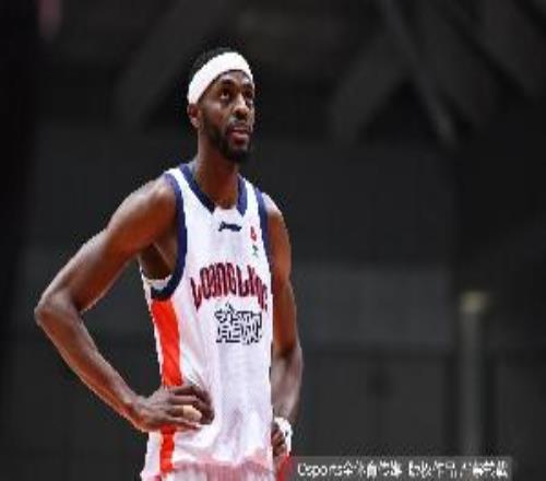 差勁！賈斯汀霍勒迪半場(chǎng)3中0沒(méi)得分有2失誤正負(fù)值10