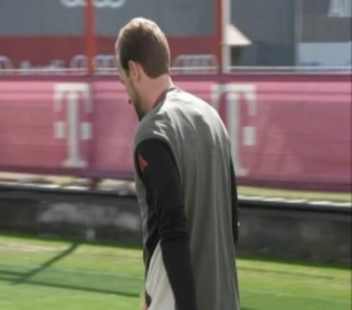 預計能夠出戰(zhàn)皇馬！拜仁賽前最后一堂訓練課，凱恩現(xiàn)身參與