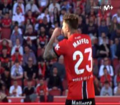 轉播方：維尼修斯對馬菲奧說“我要殺了你”，后者回懟“愛哭鬼”