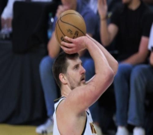 當(dāng)世第一！約基奇最近7場(chǎng)場(chǎng)均27.7分15.3板13.4助投籃53.3%