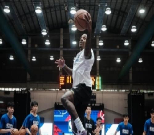 小托馬斯現(xiàn)身寶島指導(dǎo)年輕球員：讓世界都進(jìn)入這段慢慢打磨的過程