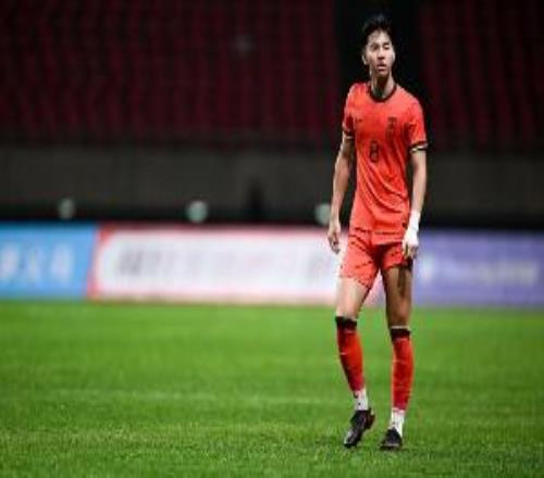 達(dá)獲取英國(guó)勞工證條件！19歲前鋒張家鳴已在塞爾維亞聯(lián)賽出場(chǎng)5次