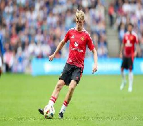 鏡報(bào)：曼聯(lián)小將現(xiàn)在接替卡塞米羅有點(diǎn)早，他仍處于職業(yè)生涯初期