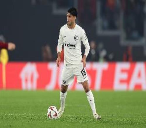 官方：法蘭克福中場(chǎng)達(dá)胡德本賽季結(jié)束后自由身離隊(duì)